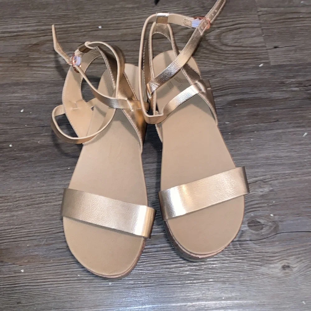 Gold platform sandals - Picture 2 of 4